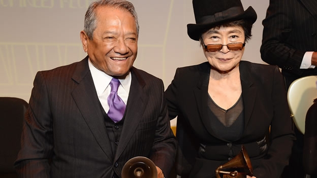 armando-manzanero-yoko-ono-grammy