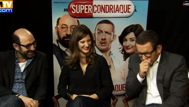 En el marco de la promoción de su pelicula "Supercondriaque" (supercondriaco) Dany Boon acompañado de Kad Merad se dio a la tarea de realizar una imitación de lo que él considera un cerdo mexicano con influenza.